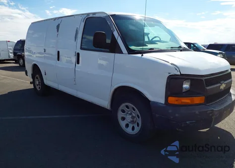 2007 Chevrolet Express Work Van из США, поврежденный, VIN 1GCFH15T471202856